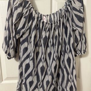 Sweet Pea Black and Gray Patterned Blouse